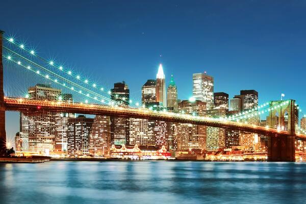 Огни моста над водой